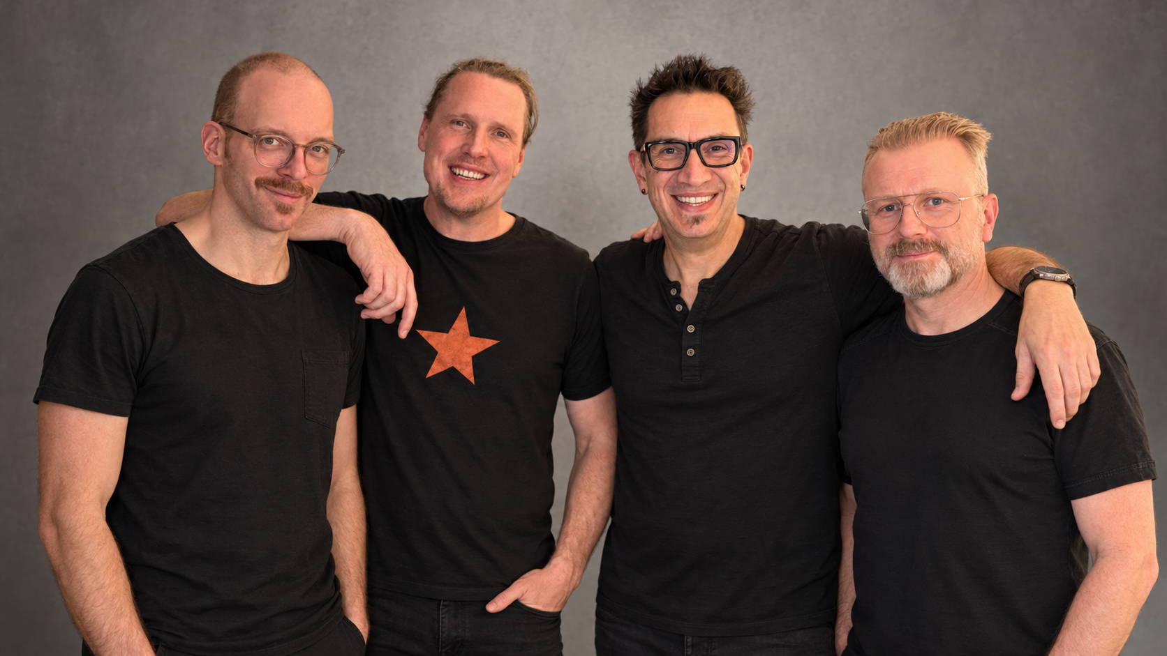 Stand. Bandfoto grauer Hintergrund